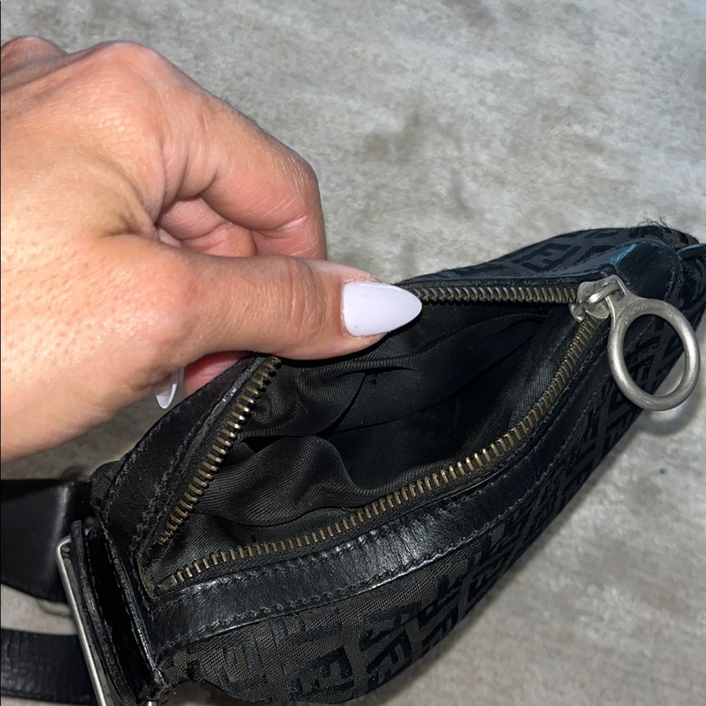 Fendi Black Oyster Bag - Picture 9 of 11